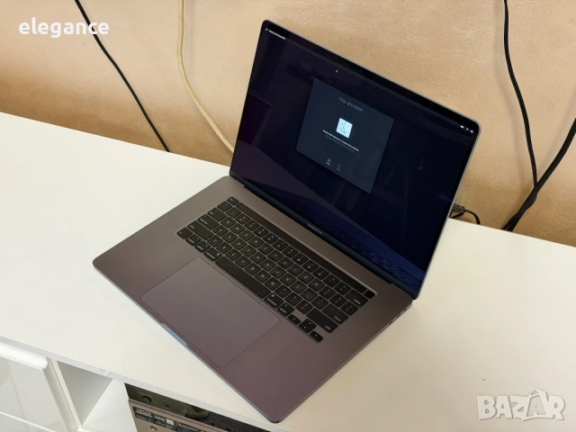 Лаптоп Apple MacBook Pro 16 2019 TouchBar i9 32GB DDR4 1TB за части 