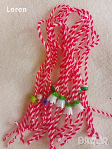 Ново!10 броя мартенички , снимка 2 - Гривни - 53993137