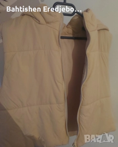 Дамски елек бежов цвят 