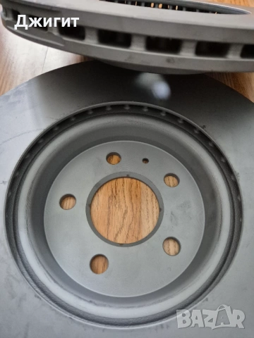2бр чисто нови предни спирачни диска BOSCH за Audi A4 A5 , снимка 3 - Части - 53654122