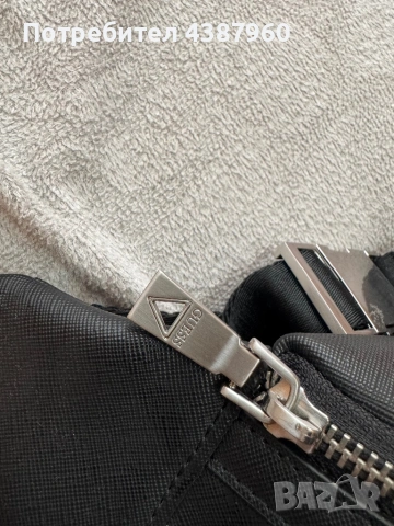 Черна чанта за кръста Guess, снимка 4 - Чанти - 53190425