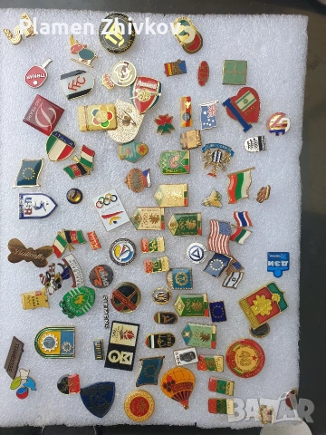 много значки 