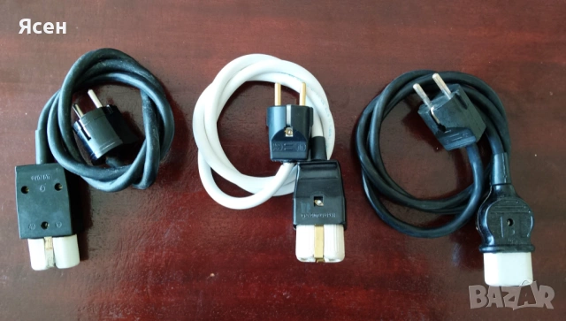 Кабел с щекер и щепсел.За домакински уреди.Дължина 1метър.