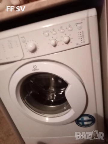 Продава се пералня Indesit