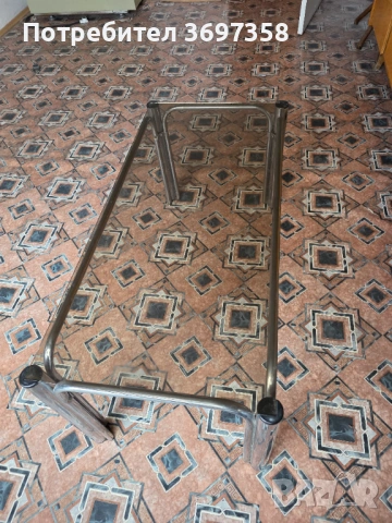 Холова маса от тръбна мебел