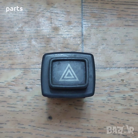 Бутон Аварийни Светлини Пежо 205, снимка 2 - Части - 53657345