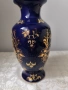 Порцеланова ваза с кобалтово -синя глазура и богата златна декорация., снимка 2