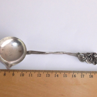 Старинна сребърна лъжица с релефна роза, снимка 11 - Прибори за хранене, готвене и сервиране - 44952190