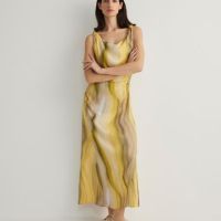 Maxi дълга жълта елегантна  рокля кръгло деколте широки презрамки с принт , снимка 3 - Рокли - 45654283