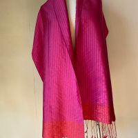 Копринен шал в цикламено розово, с етикет, снимка 2 - Шалове - 45726505