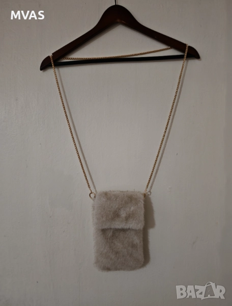 Нова малка бежова мека пухена чанта месинджър , снимка 1
