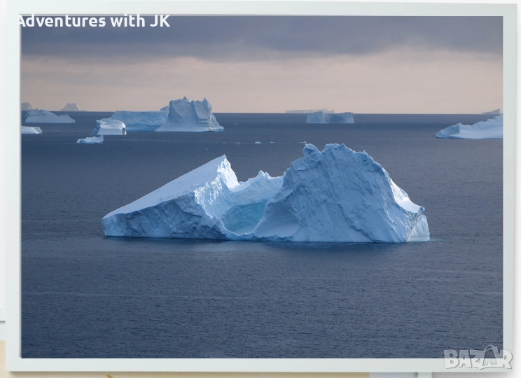 Авторски фотопринт "Айсберги" в бяла рамка 50x70 см, снимка 1