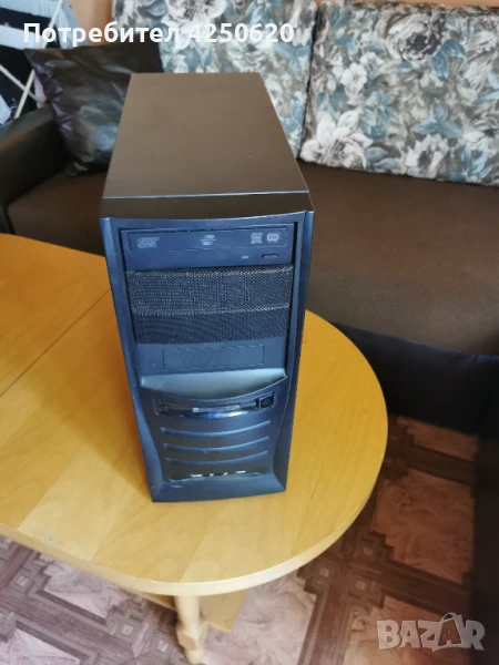 Настолен компютър Процесор; Intel E6600 Памет: 2GB DDR2, снимка 1