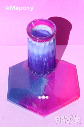 Ръчно изработена поставка за химикали и телефон от епоксидна смола. 