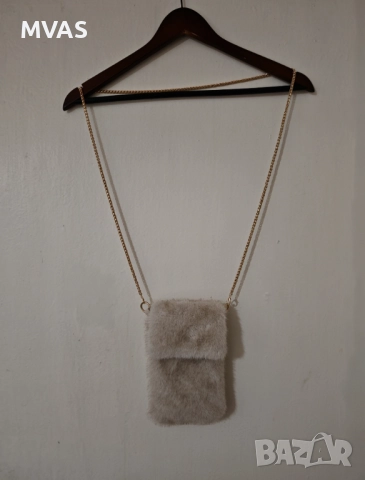 Нова малка бежова мека пухена чанта месинджър 