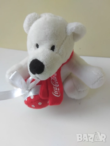 Coca Cola оригинално мече държащо подарък, снимка 3 - Плюшени играчки - 52822632