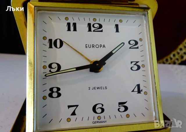 Europa механичен настолен часовник будилник,рубини,кожа. , снимка 2 - Антикварни и старинни предмети - 51826154