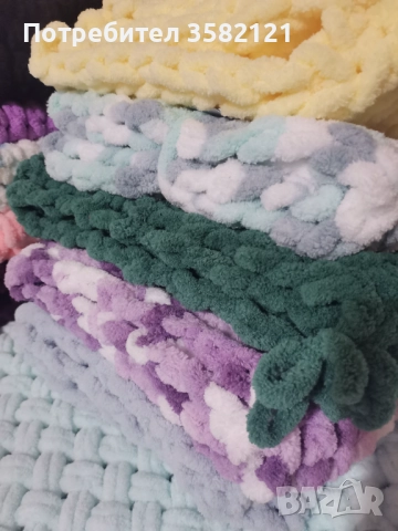 Ръчно плетен пухкав шал, снимка 3 - Шалове - 52113250