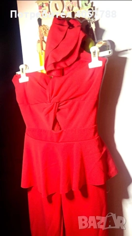 Елегантен червен гащеризон с пеплум и изрязан детайл – Размер S, снимка 3 - Гащеризони - 53729888