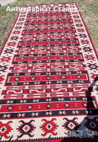 Български килим с етнографски чар, снимка 2 - Килими - 51736720