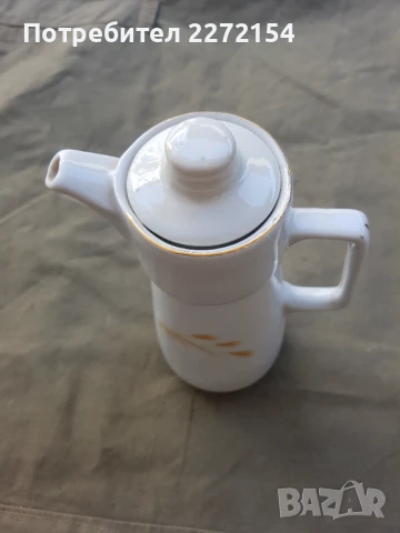 Порцеланов чайник с капак