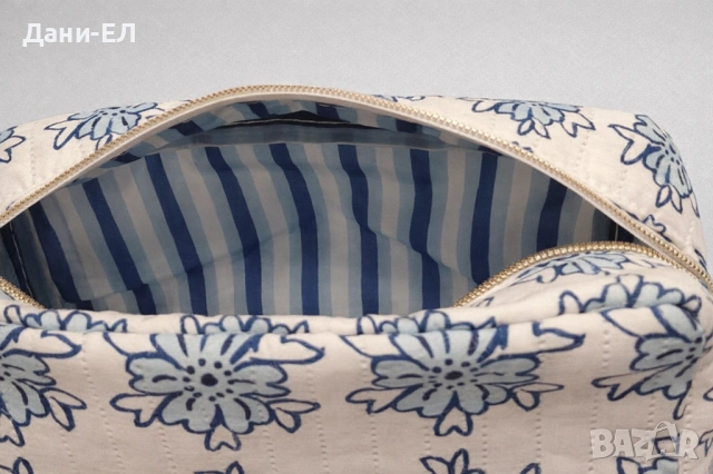 Estee Lauder бял козметичен несесер със сини цветя , снимка 4 - Декоративна козметика - 53982608