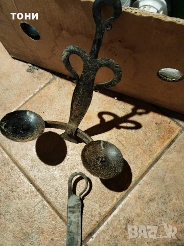 свещник и белачка за Кора