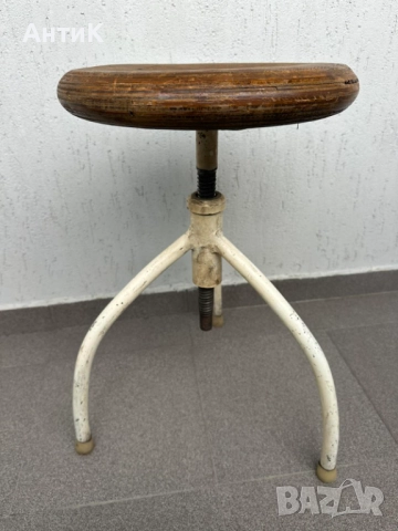 Винтидж Медицинско Столче на Винт Индустриално, снимка 2 - Антикварни и старинни предмети - 52099590