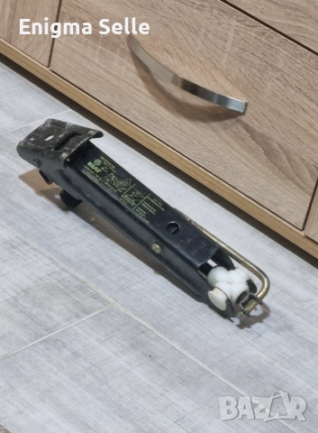 Оригинален крик SEAT & VW , снимка 2 - Аксесоари и консумативи - 52778198