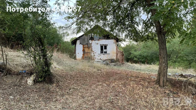 Къщата е за ремонт основен намира се в село Безденица област Монтана, снимка 1