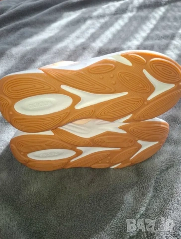 Adidas Ozelle Дамски маратонки 39 номер, снимка 4 - Маратонки - 54153910