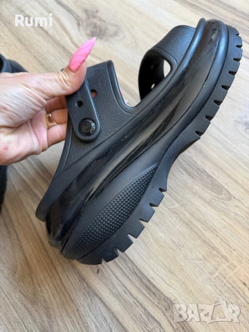 Оригинални дамски нови Чехли Crocs Classic Mega Crush Sandal ! 39/40 н, снимка 5 - Сандали - 51894773