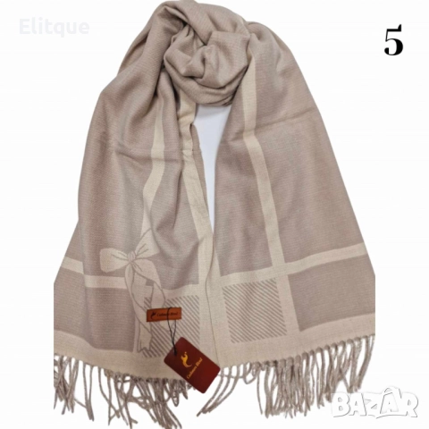 Луксозен дамски шал с нежни мотиви и топла елегантност, снимка 7 - Шалове - 52832159