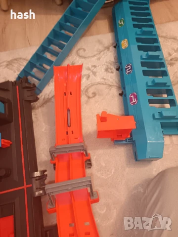 Hot Wheels City Ultimate Garage с Shark Attack, снимка 9 - Конструктори - 45031135