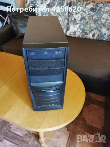 Настолен компютър Процесор; Intel E6600 Памет: 2GB DDR2