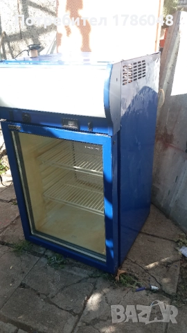 Малка витрина, снимка 2 - Хладилни витрини и фризери - 51491816