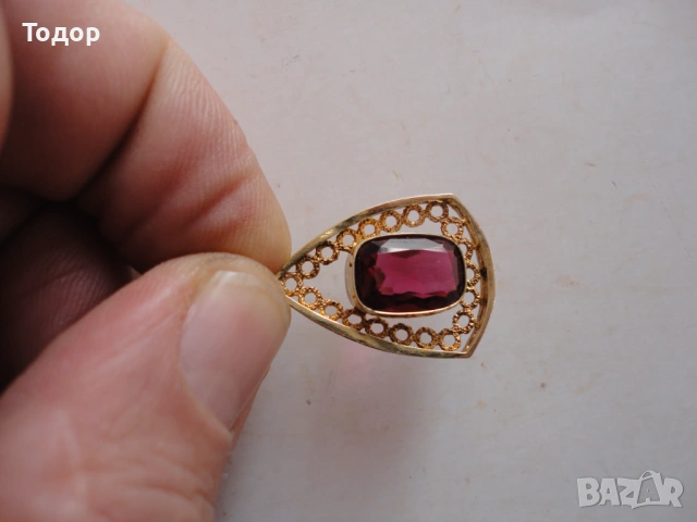 Позлатен медальон с рубин Amerikaner A+D, снимка 2 - Колиета, медальони, синджири - 53050834