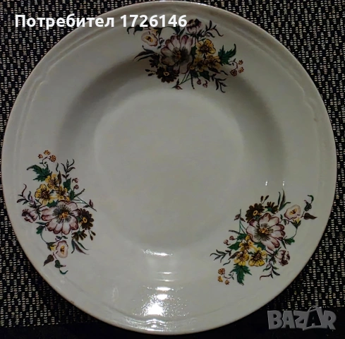 Порцеланова чиния Дянко Стефанов с червен кант 