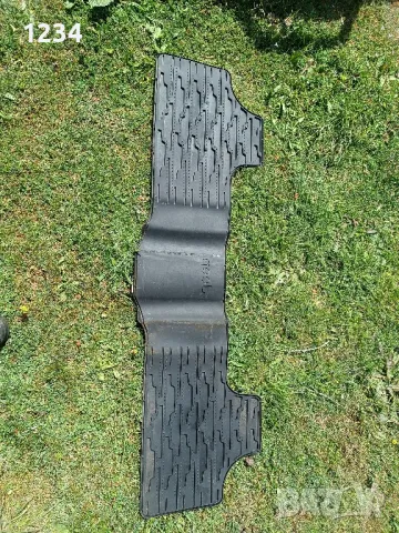 задна стелка за grand Cherokee , снимка 2 - Аксесоари и консумативи - 49916787