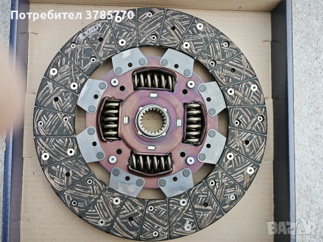 Феродов диск за съединител на Toyota Land Cruiser 31250-60370, снимка 3 - Части - 53966560
