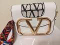Чанта на Валентино бяла с цветни дръжки , снимка 1 - Чанти - 45419681