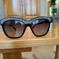 Очила Guess като нови , снимка 4 - Слънчеви и диоптрични очила - 45174578