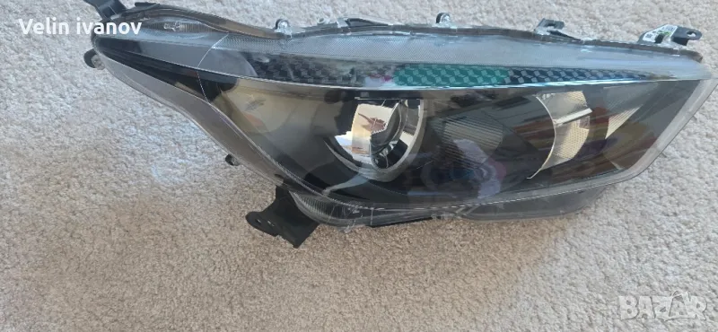 десен фар за тойота ярис, снимка 1