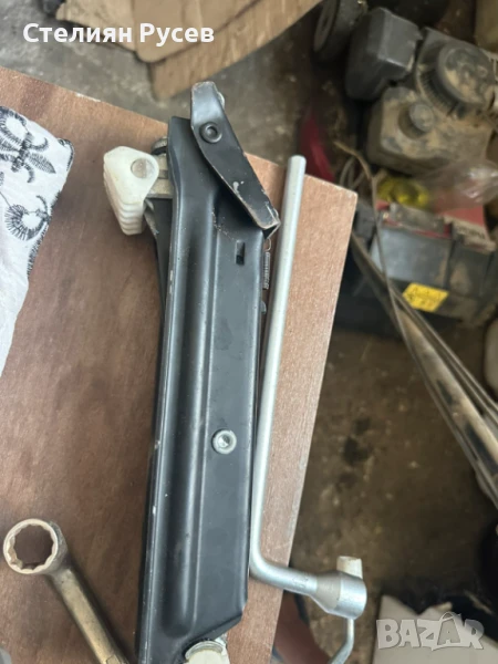 крик и ключ за джанти  за mercedes c class w203 25 лв общо ключ, оригинален крик без криво за Ц клас, снимка 1