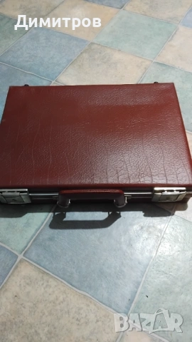 Соц червено куфарче 