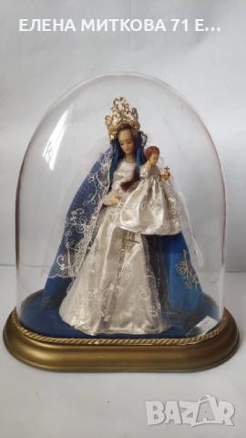 Голяма восъчна фигура на Мадоната и Младенеца в прозрачен купол с овална форма