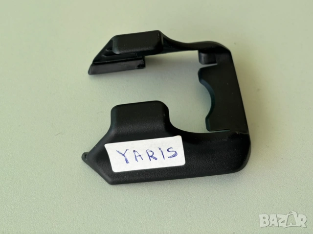 Капачка за релса на седалка на Ярис, снимка 2 - Части - 53217930