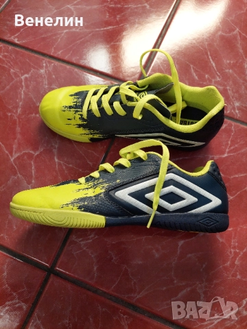 Футболни обувки за момчета Umbro почти нови