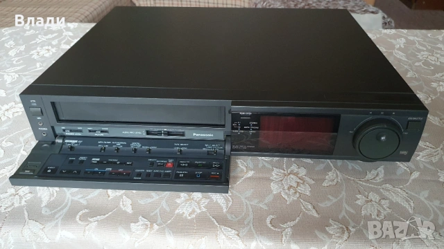 Видеокасетофон VHS Panasonic NV-F70B, снимка 2 - Плейъри, домашно кино, прожектори - 54024979