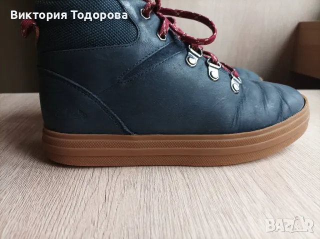 ПРОДАВАМ ДЕТСКИ БОТИ -марката е Clarks, снимка 4 - Детски боти и ботуши - 48282757